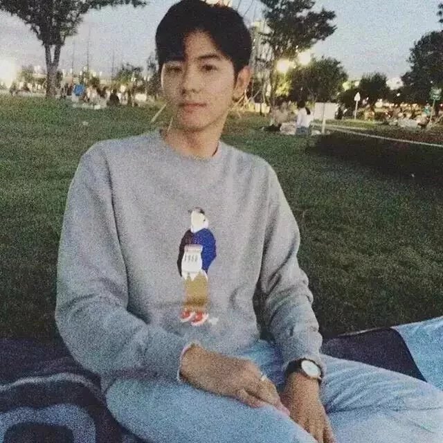 雷艳霭宇