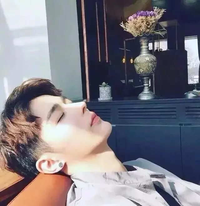 伊悦琼翰
